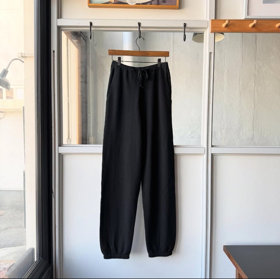 COMOLI ウール和紙 ニットパンツ | Less Higashikawa COMOLI ウール和紙 ニットパンツ | Less Higashikawa