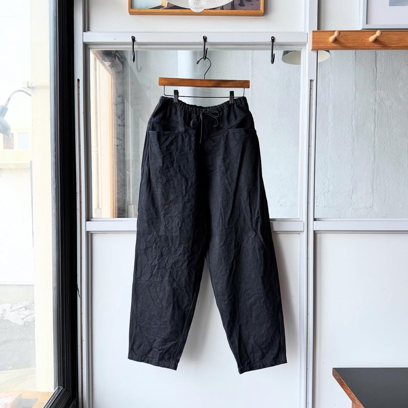 COMOLI ブラックドリル テーパードパンツ COMOLI ブラックドリル テーパードパンツ | 大阪心斎橋のメンズ