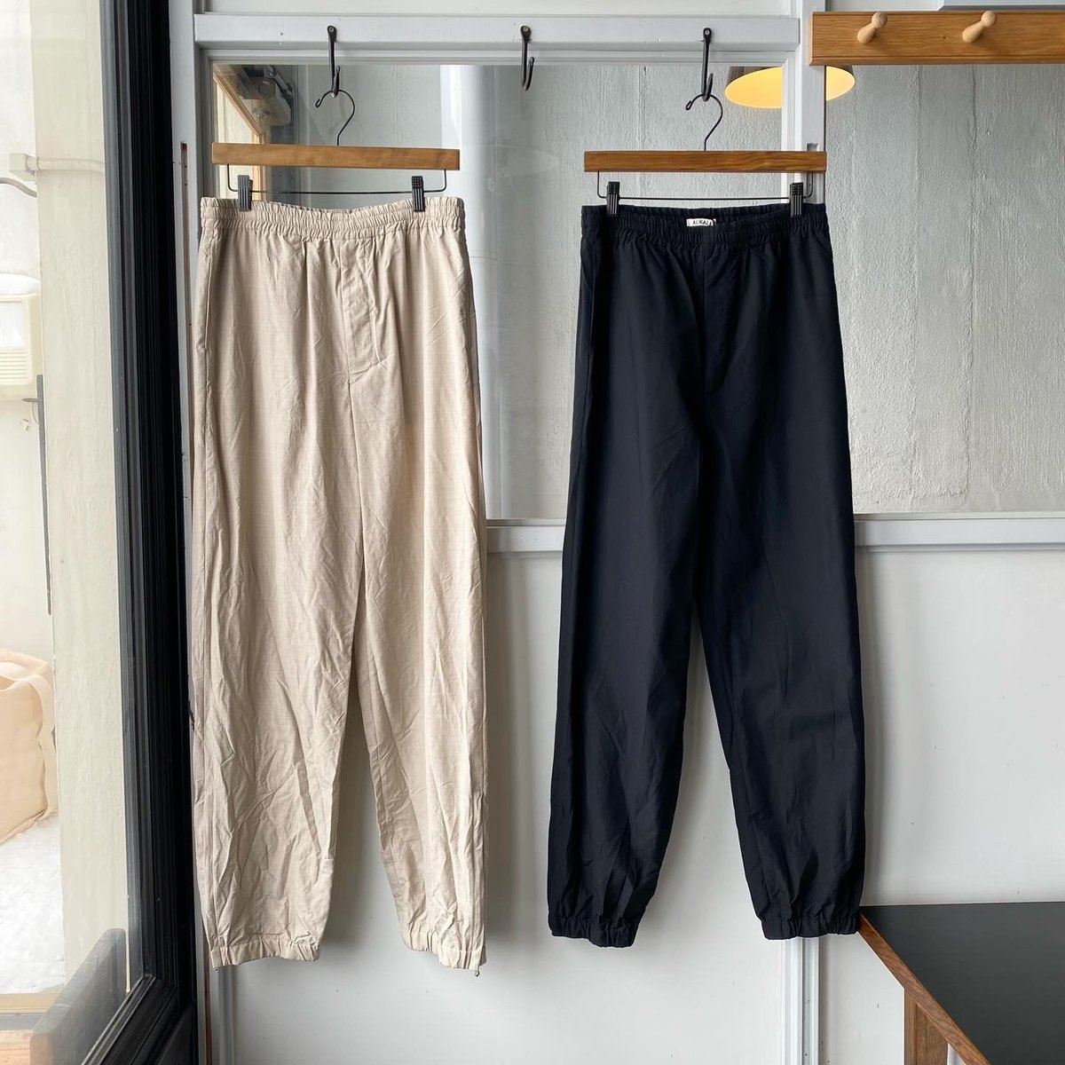 AURALEE HIGH COUNT WOOL POPLIN PANTS | Less Hi