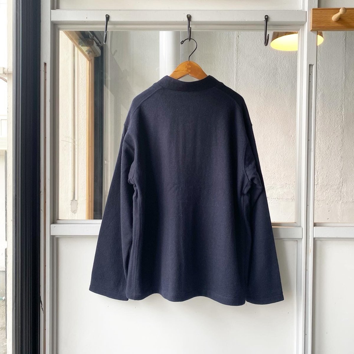 COMOLI カシミヤ スタンドカラーニットジャケット | Less COMOLI カシミヤ スタンドカラーニットジャケット | Less
