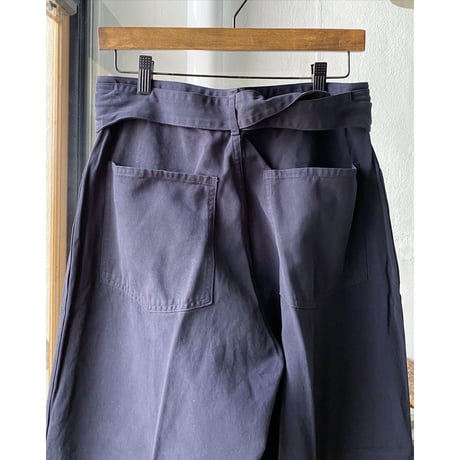COMOLI  製品染 ベルテッドパンツ