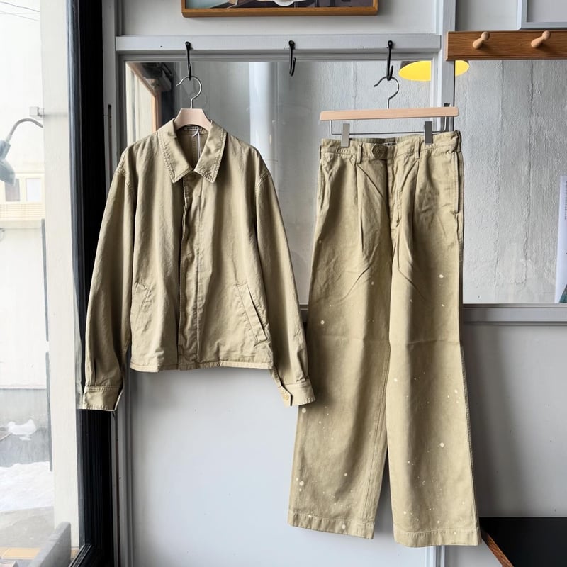 AURALEE GARMENT-DYED FINX LIGHT CHINO ONE-TUCK