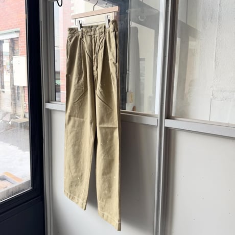 AURALEE　GARMENT-DYED FINX LIGHT CHINO ONE-TUCK WIDE PANTS