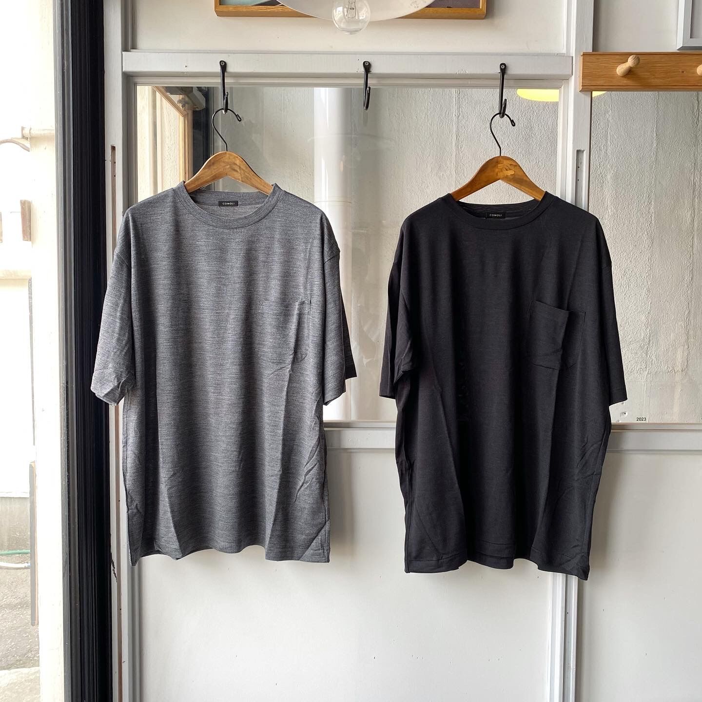 COMOLI サマーウール天竺 Tシャツ | Less Higashikawa