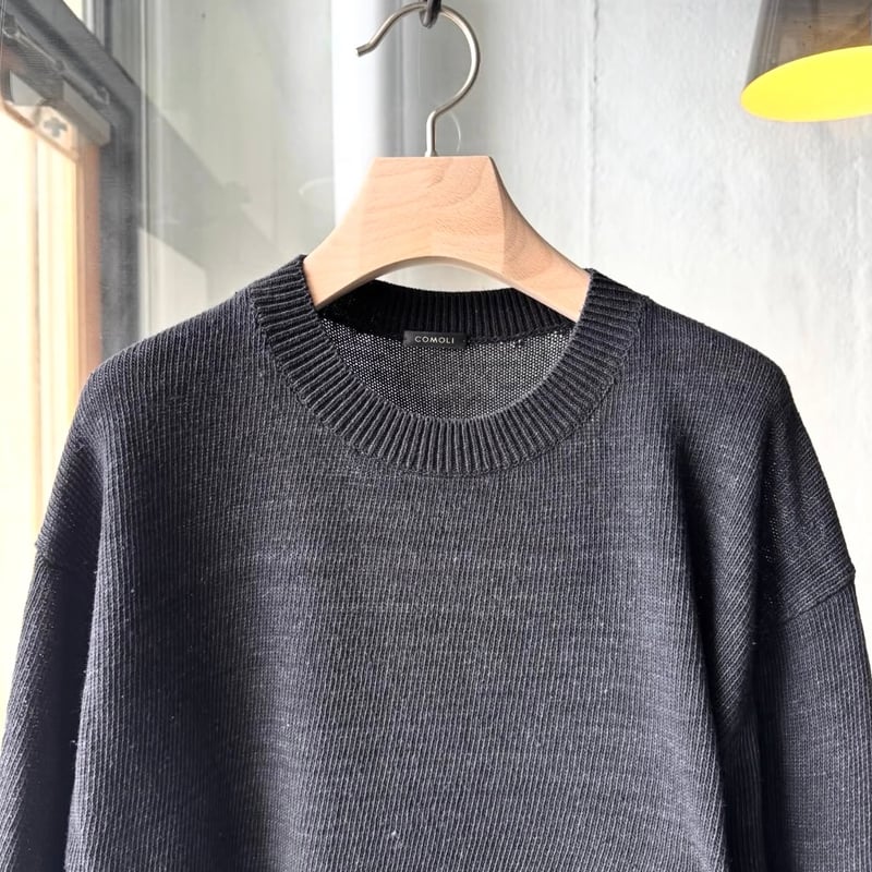 COMOLI 8G クルーネックニット | Less Higashikawa