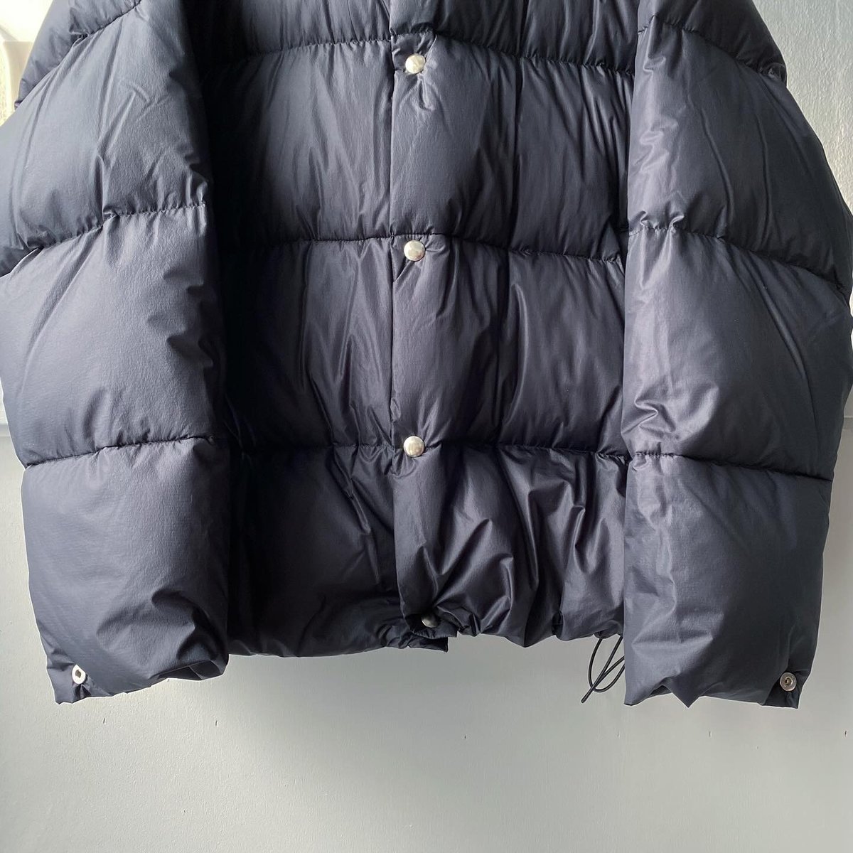 COMOLI ダウンジャケット | Less Higashikawa