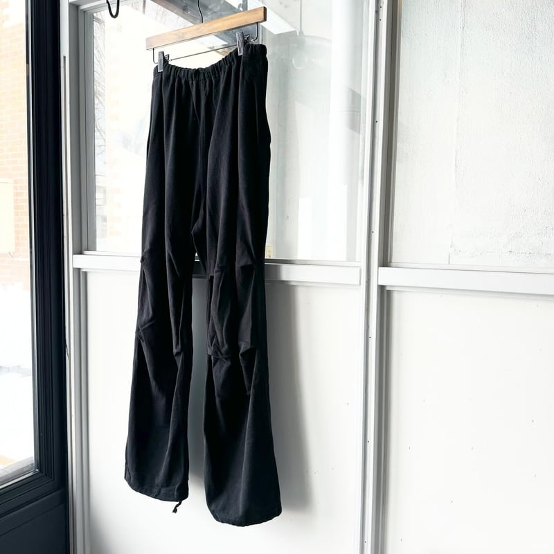 COMOLI コットンジャージ ニータックパンツ | Less Higashikawa COMOLI コットンジャージ ニータックパンツ | Less Higashikawa