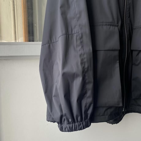 AURALEE　HARD TWIST POLYESTER SATIN LAMINATE ZIP BLOUSON
