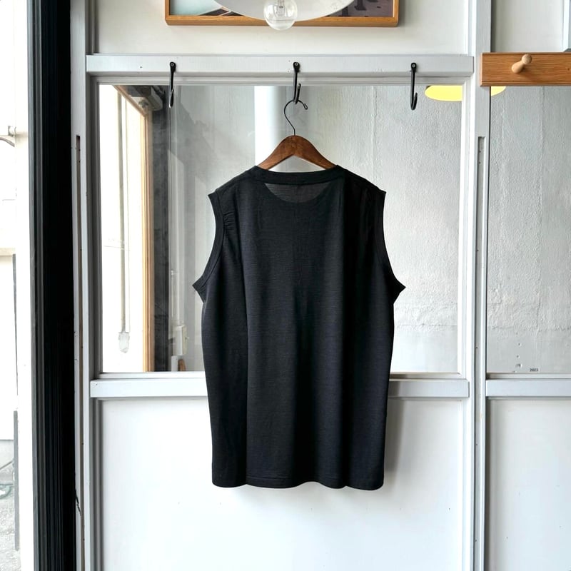 COMOLI サマーウール ノースリーブ | Less Higashikawa