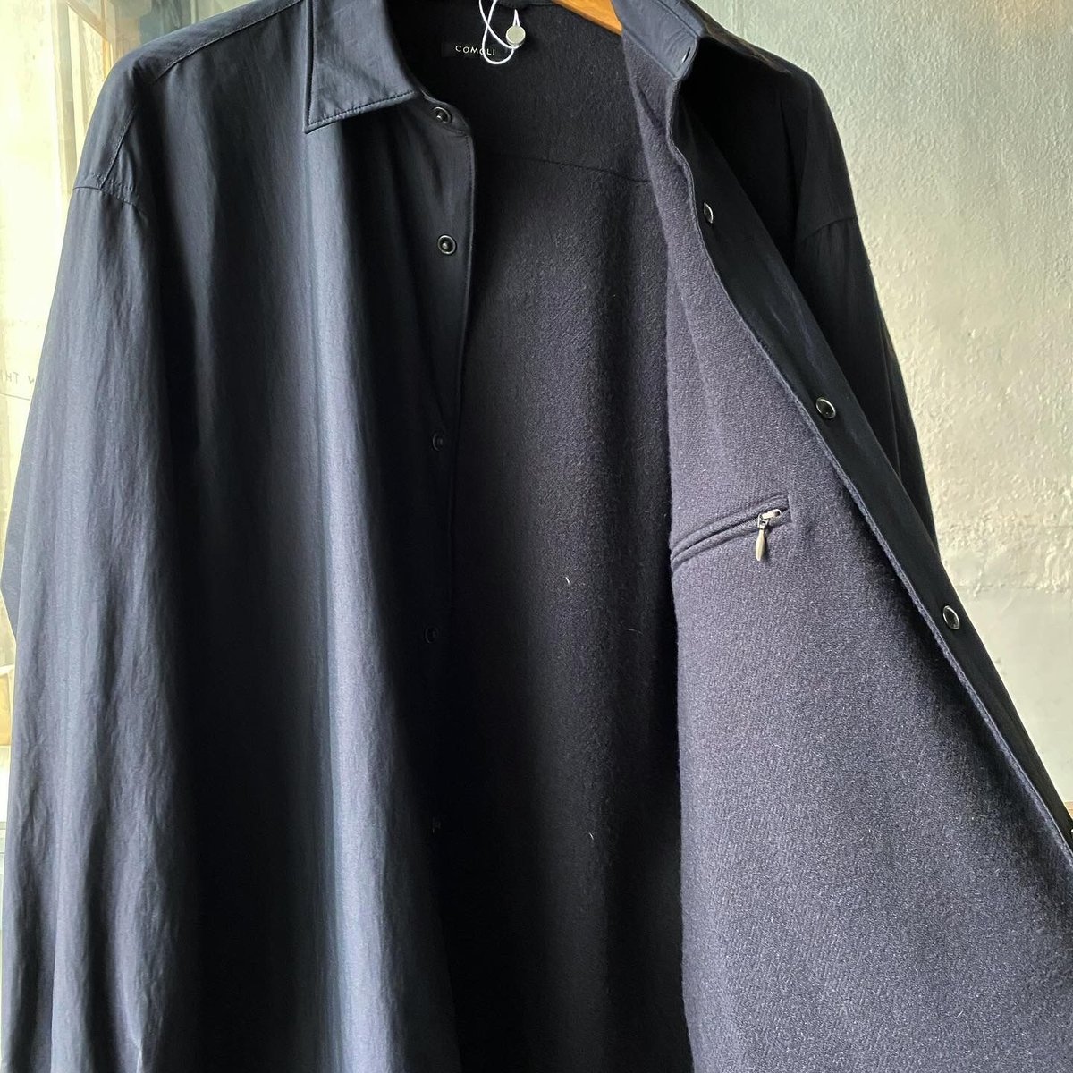COMOLI ナイロン シャツジャケット | Less Higashikawa COMOLI ナイロン シャツジャケット | Less Higashikawa