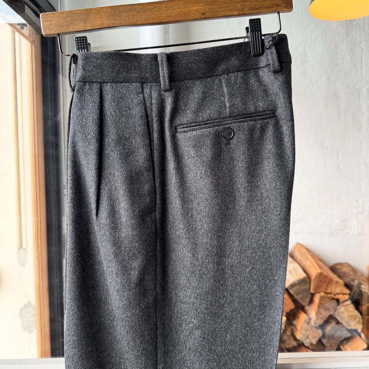 AURALEE CASHMERE MOLESKIN TWO-TUCK SLACKS | Les