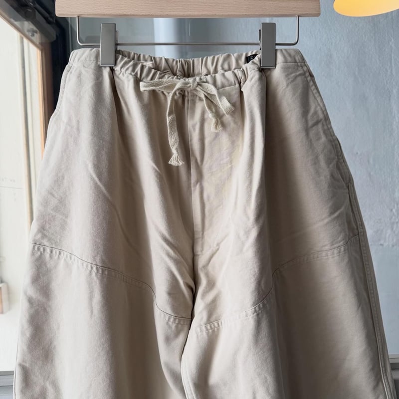 COMOLI ポストワークツイル ハンティングパンツ | Less Higashikawa
