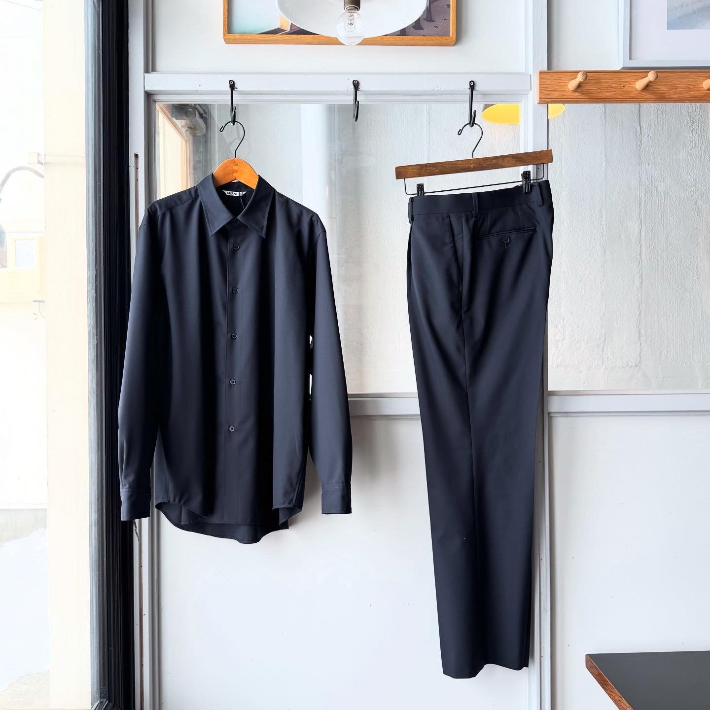 AURALEE SUPER FINE TROPICAL WOOL SLACKS | Less