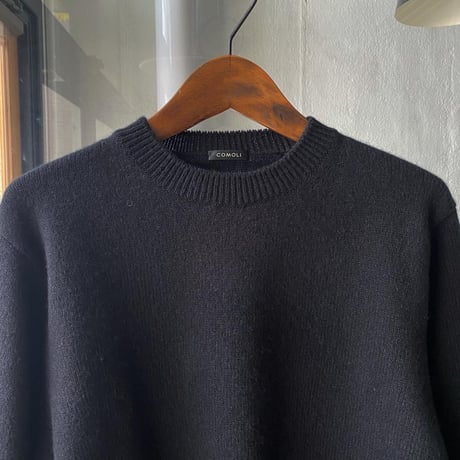 COMOLI　ラムズウール クルーネックニット