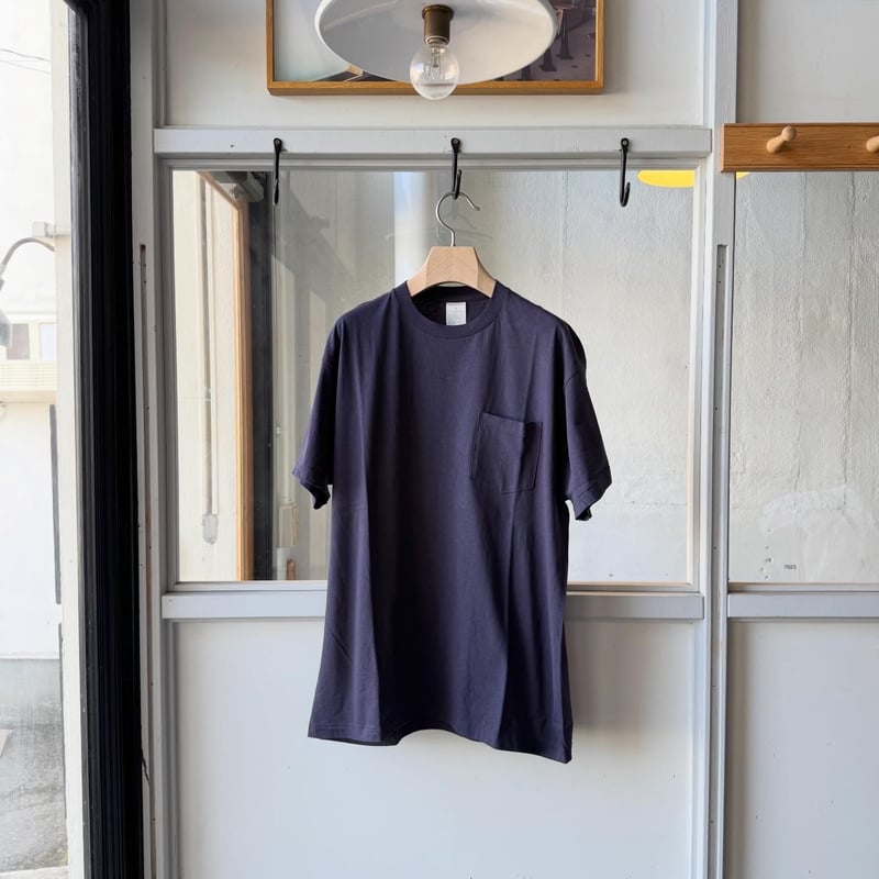 COMOLI サープラス Tシャツ | Less Higashikawa