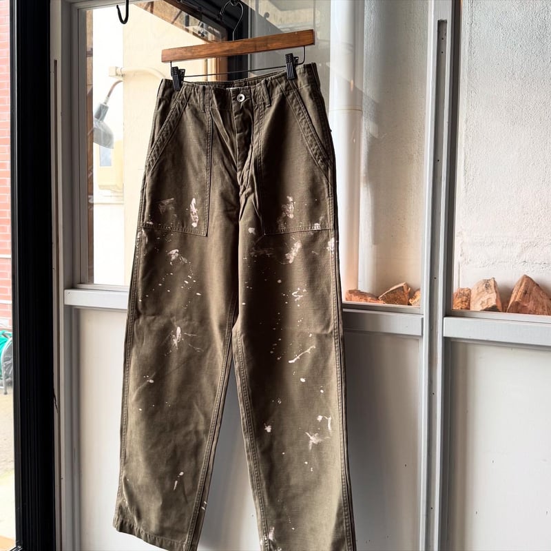AURALEE WASHED BAGGY SATIN BLEACHED BAKER PANTS