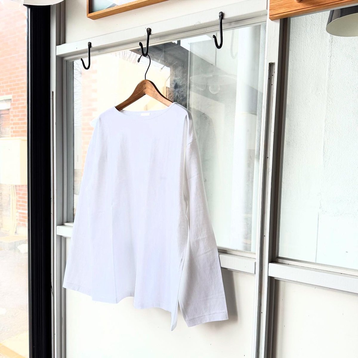 COMOLI コットンジャージ ボートネック | Less Higashikawa