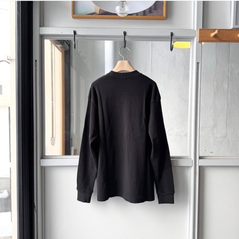 COMOLI コットンワッフル 長袖Tシャツ | Less Higashikawa