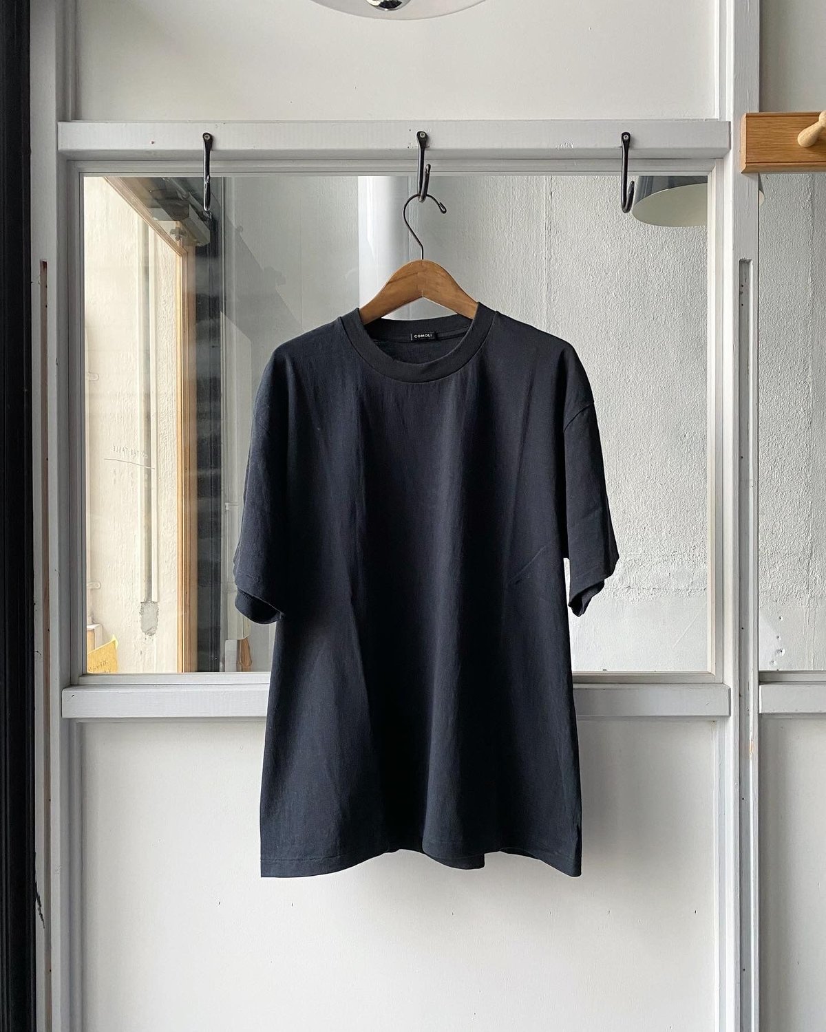 COMOLI 空紡天竺 半袖Tシャツ | Less Higashikawa