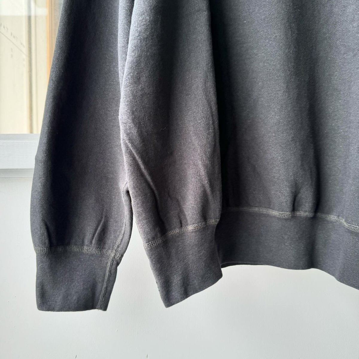 COMOLI 製品染 裏毛 クルーネック | Less Higashikawa COMOLI 製品染 裏毛 クルーネック | Less Higashikawa