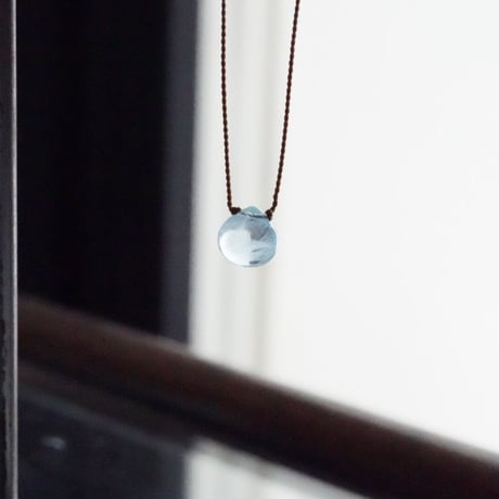 Margaret Solow 　Small Smooth Stone Necklace   Aquamarine