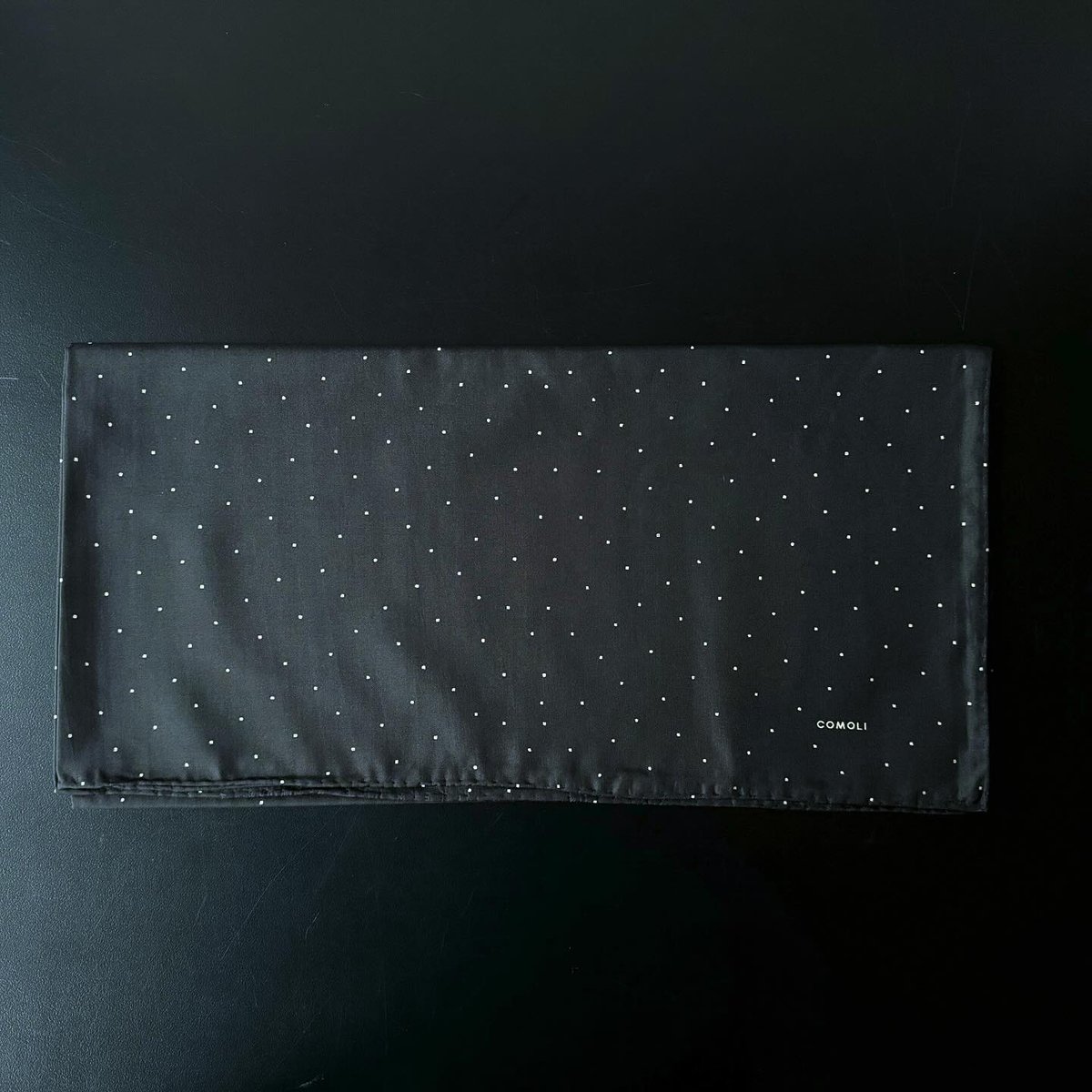 COMOLI シルクドット スカーフ | Less Higashikawa COMOLI シルクドット スカーフ | Less Higashikawa