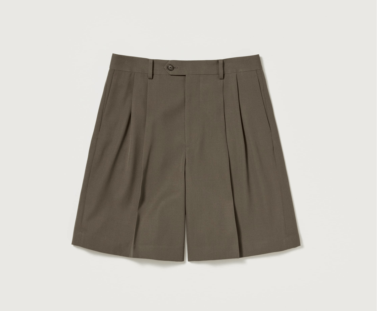 AURALEE LIGHT WOOL MAX GABARDINE SHORTS | Less