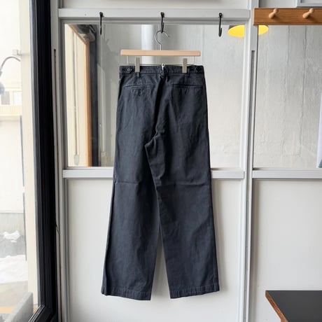 AURALEE　GARMENT-DYED FINX LIGHT CHINO ONE-TUCK WIDE PANTS