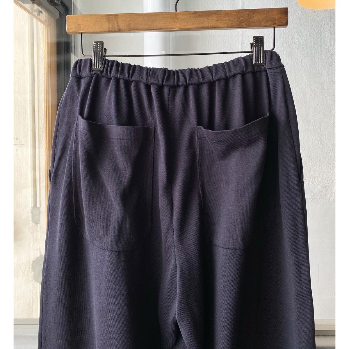 COMOLI シルクトラックニット パンツ | Less Higashikawa COMOLI シルクトラックニット パンツ | Less Higashikawa