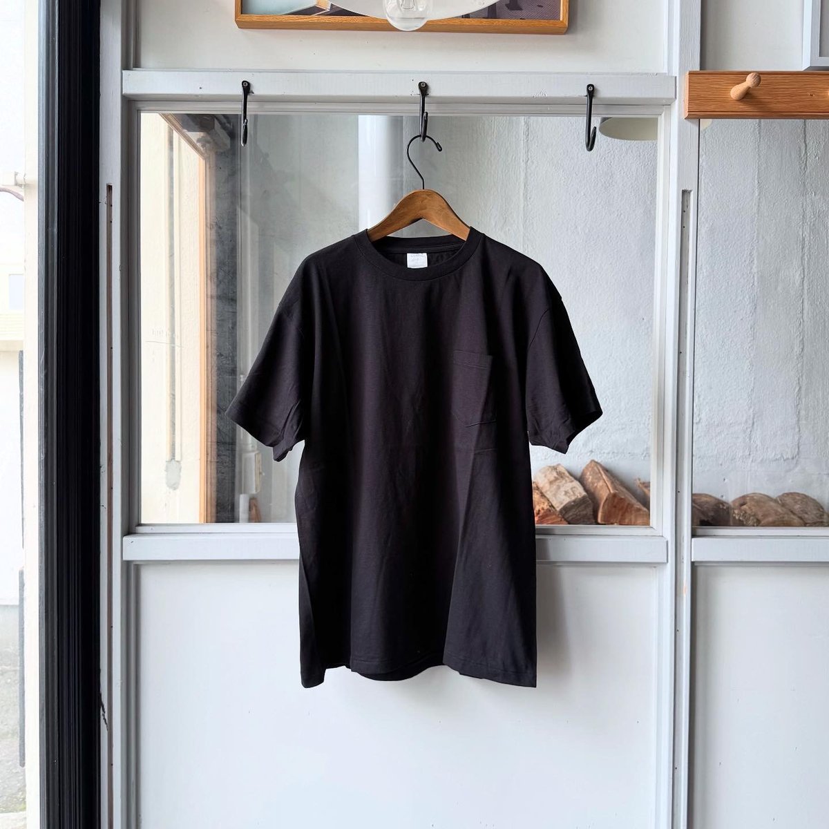 COMOLI サープラス Tシャツ | Less Higashikawa