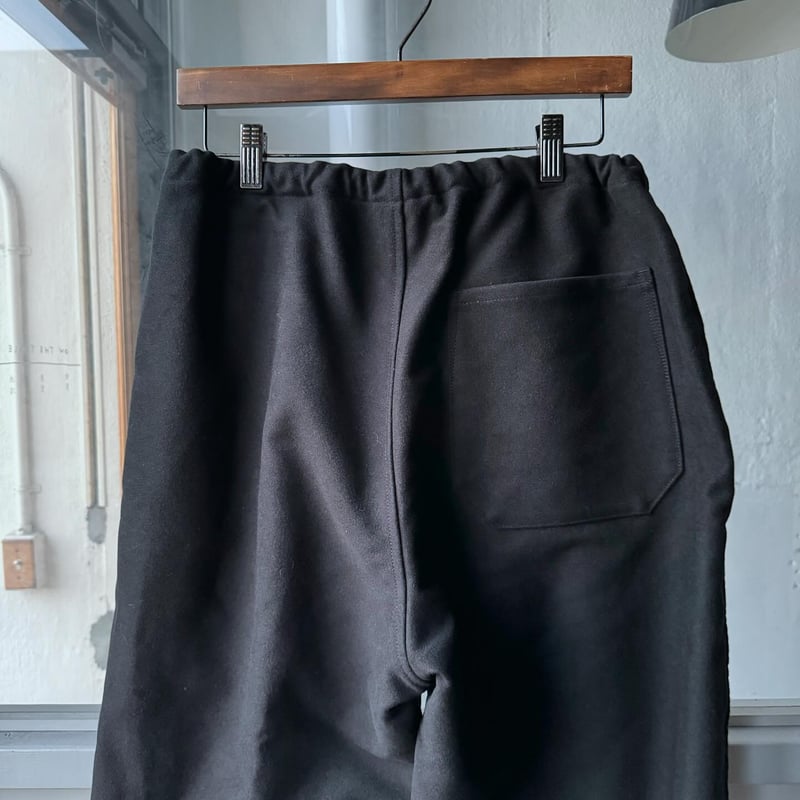 COMOLI モールスキン ドローストリングパンツ | Less Higashikawa COMOLI モールスキン ドローストリングパンツ | Less Higashikawa