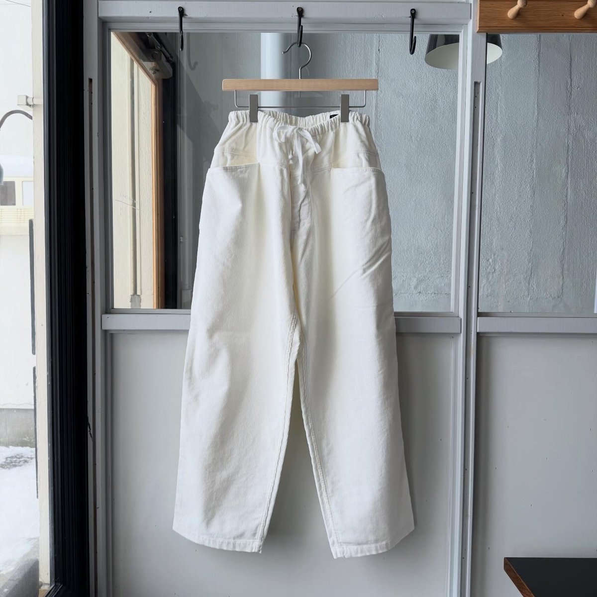 COMOLI コーデュロイ ドローストリングパンツ | Less Higashikawa