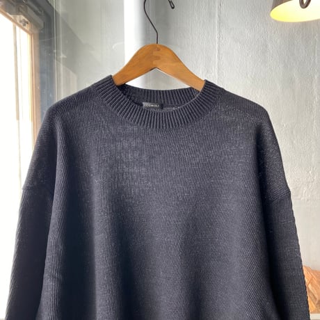 COMOLI　ブラック クルーネックニット