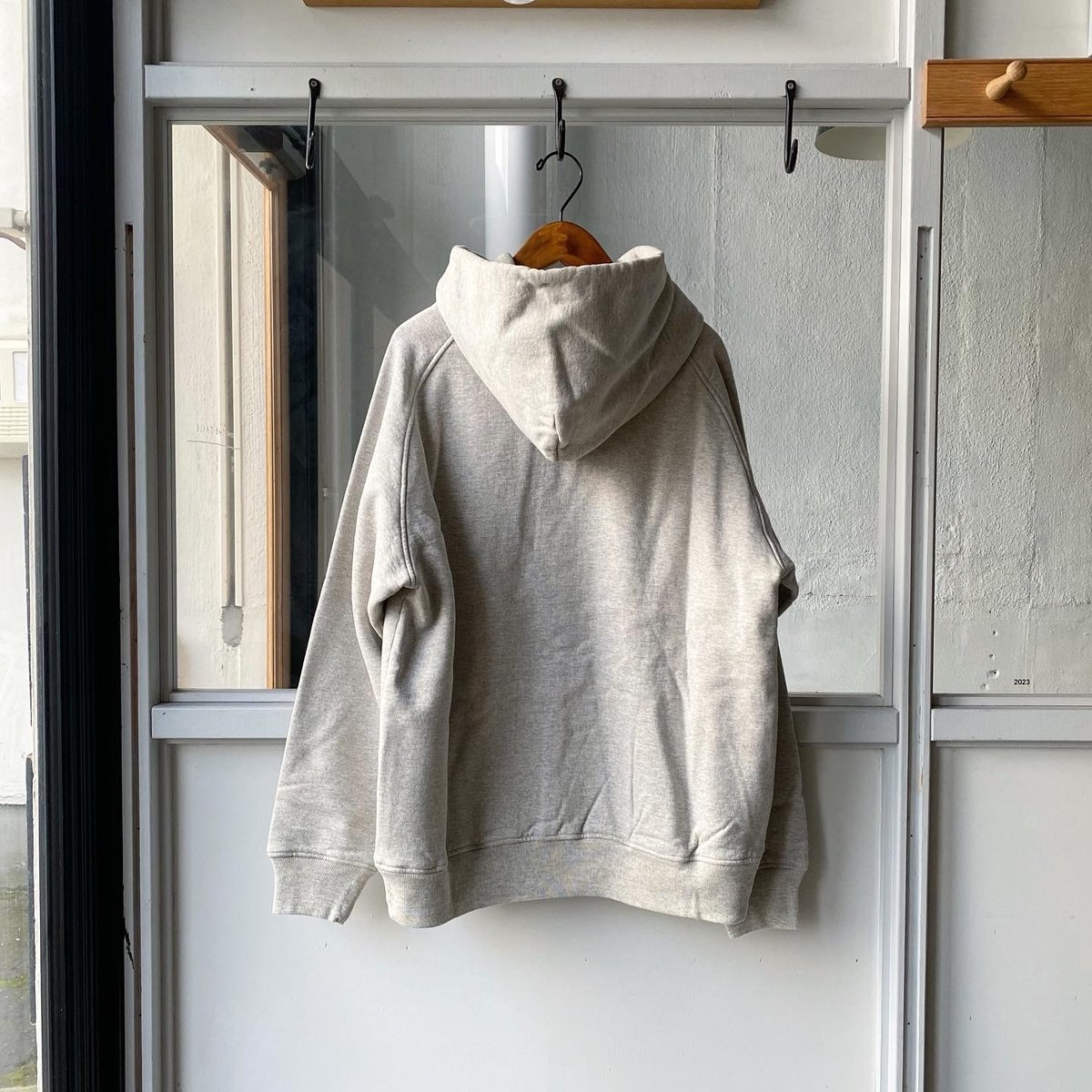 COMOLI コットン吊裏毛 パーカ Y03-05001 23AW COMOLI コットン吊裏毛 パーカ | Less Higashikawa