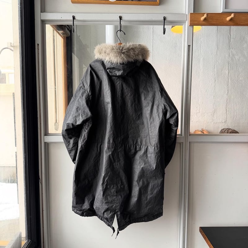 COMOLI ペーパーレザー ミリタリーフーデッドコート | Less Higashikawa