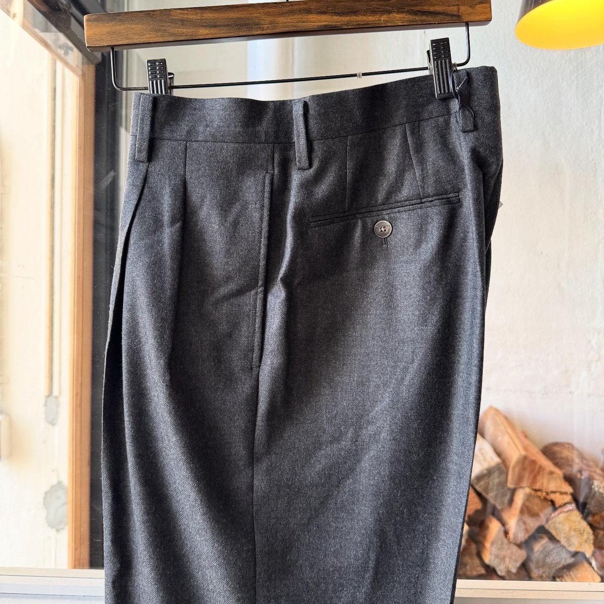 パンツ Auralee SUPER LIGHT WOOL TWO-TUCK SLACKS AURALEE SUPER LIGHT WOOL TWO-TUCK SLACKS – Chum!