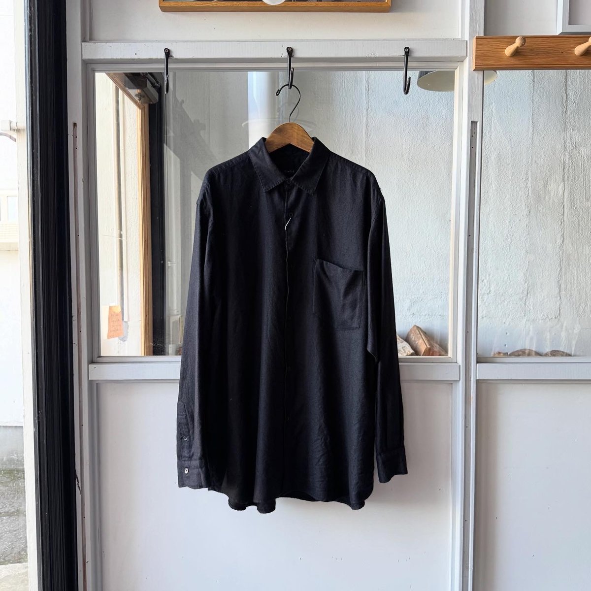 COMOLI カシミヤシルク 製品染シャツ | Less Higashikawa