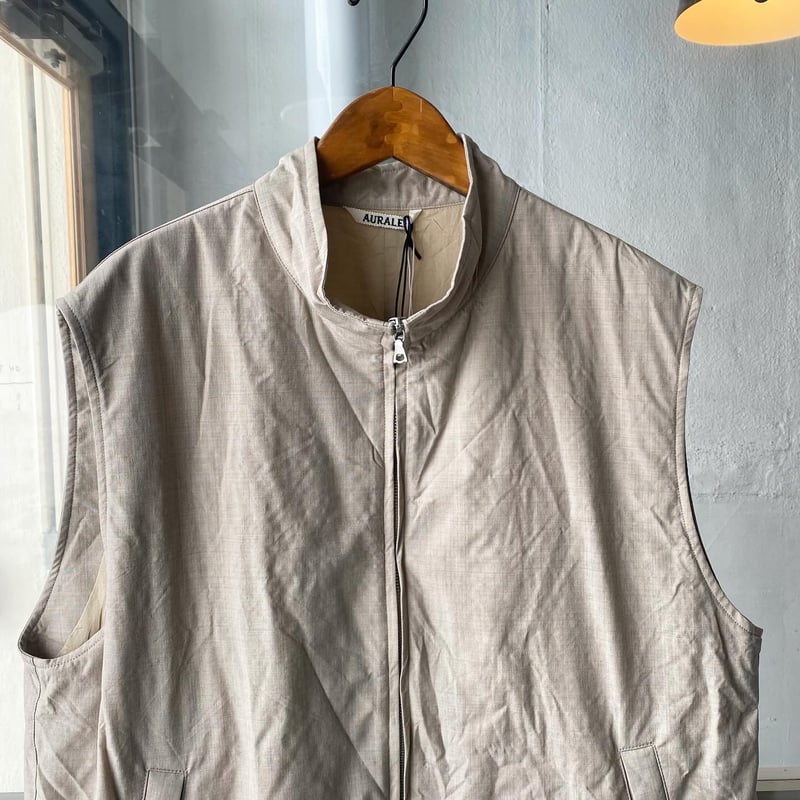 AURALEE HIGH COUNT WOOL POPLIN VEST | Less Hig