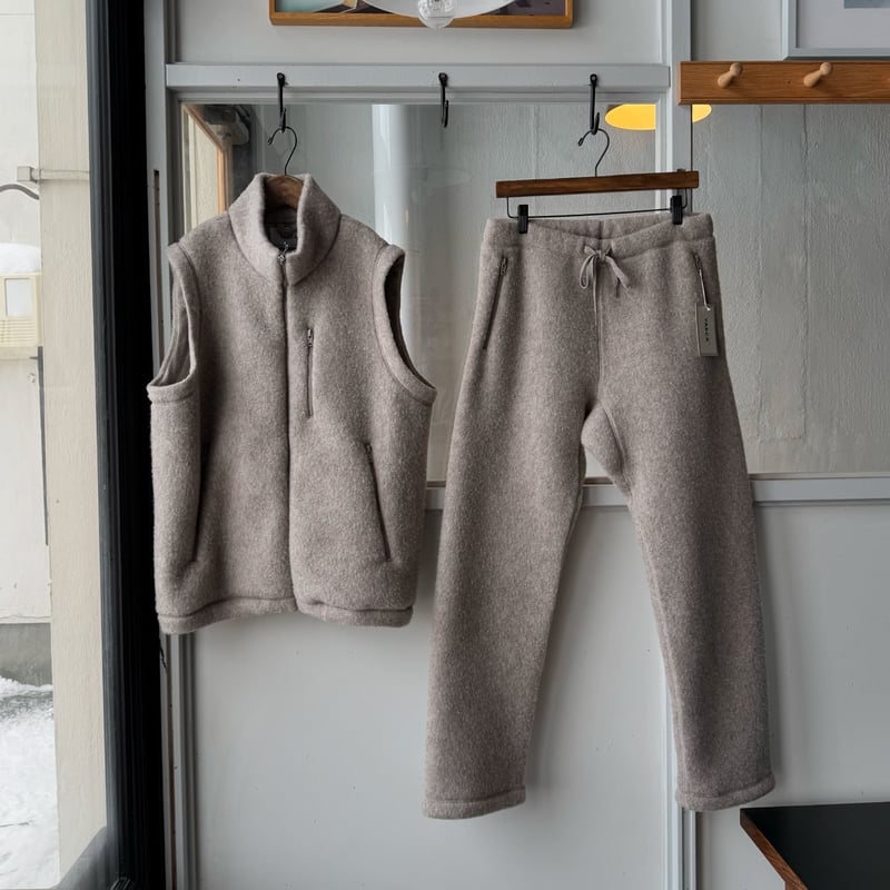 YAECA [UNISEX] Natural Wool Fleece Pants | Less