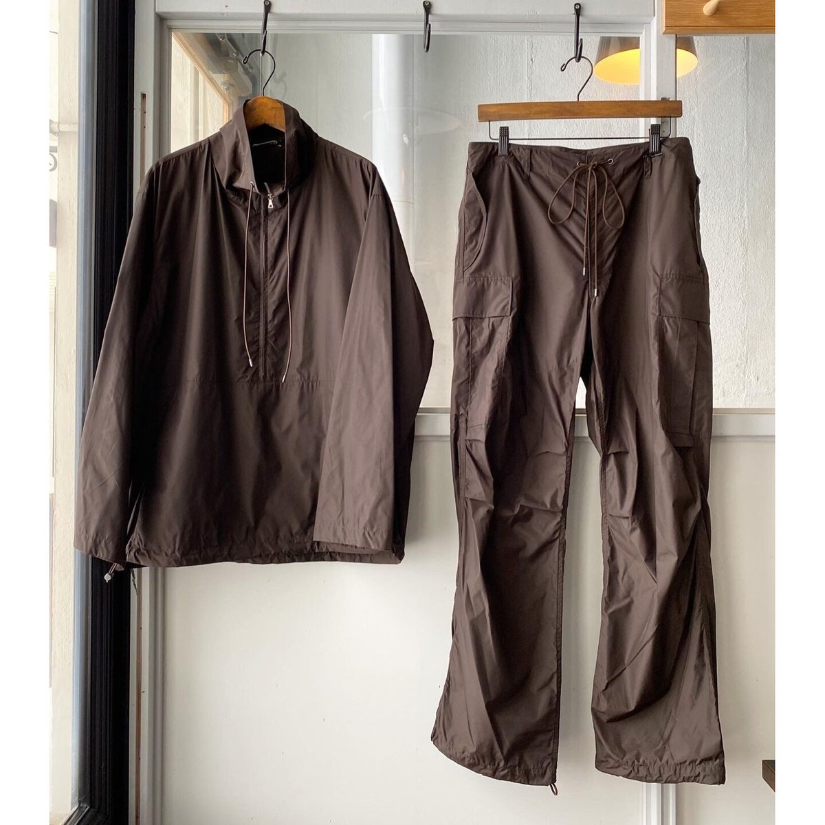 AURALEE HIGH COUNT LIGHT NYLON パンツ ブラウン AURALEE HIGH COUNT LIGHT NYLON FATIGUE PANTS