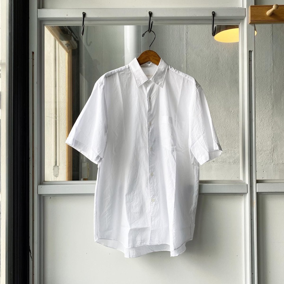 【美品✨】 COMOLI コモリ ショートスリーブ シャツ 半袖 ホワイト 2 COMOLI コモリシャツ ショートスリーブ | Less Higashikawa
