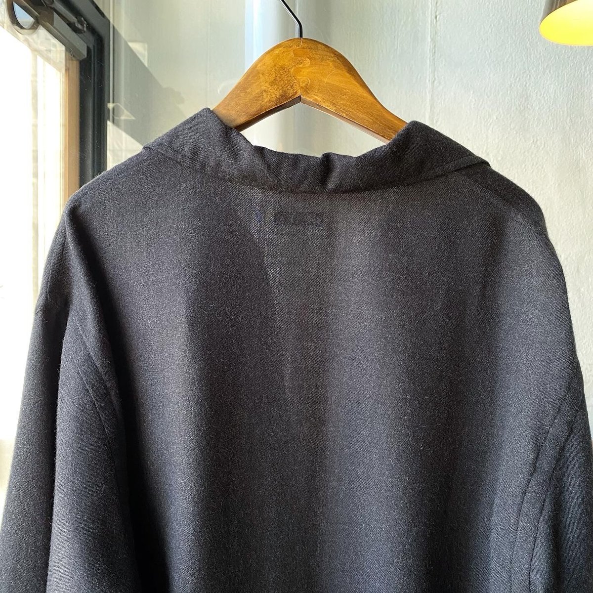 COMOLI ウールビエラ スキッパーシャツ | Less Higashikawa