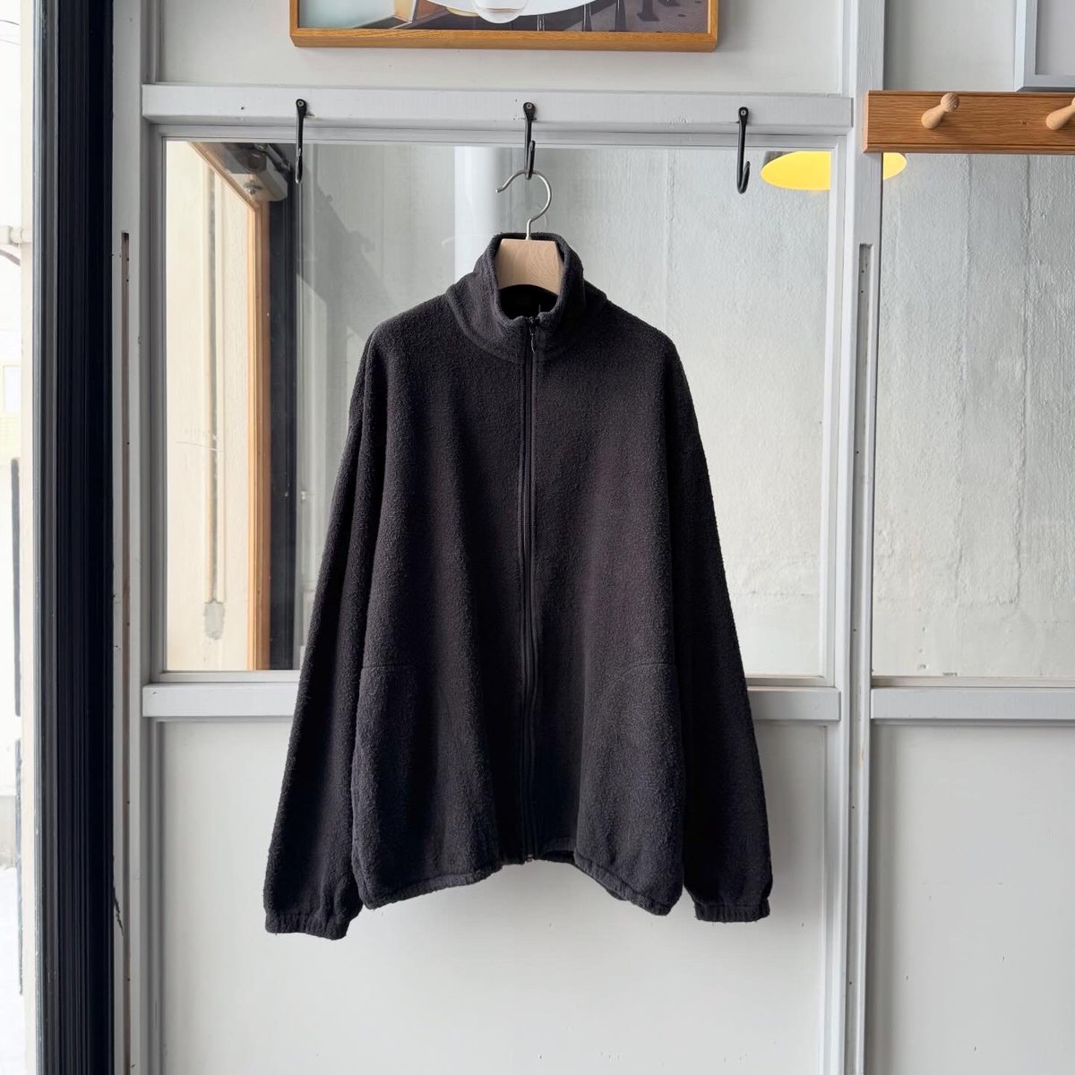 COMOLI フリース ジップジャケット | Less Higashikawa