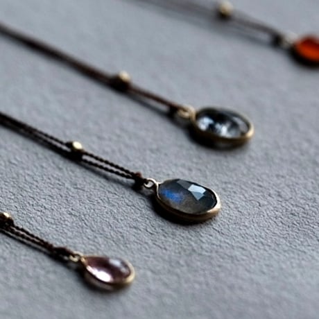 Margaret Solow 　 Enclosed Oval Labradorite Necklace 14K