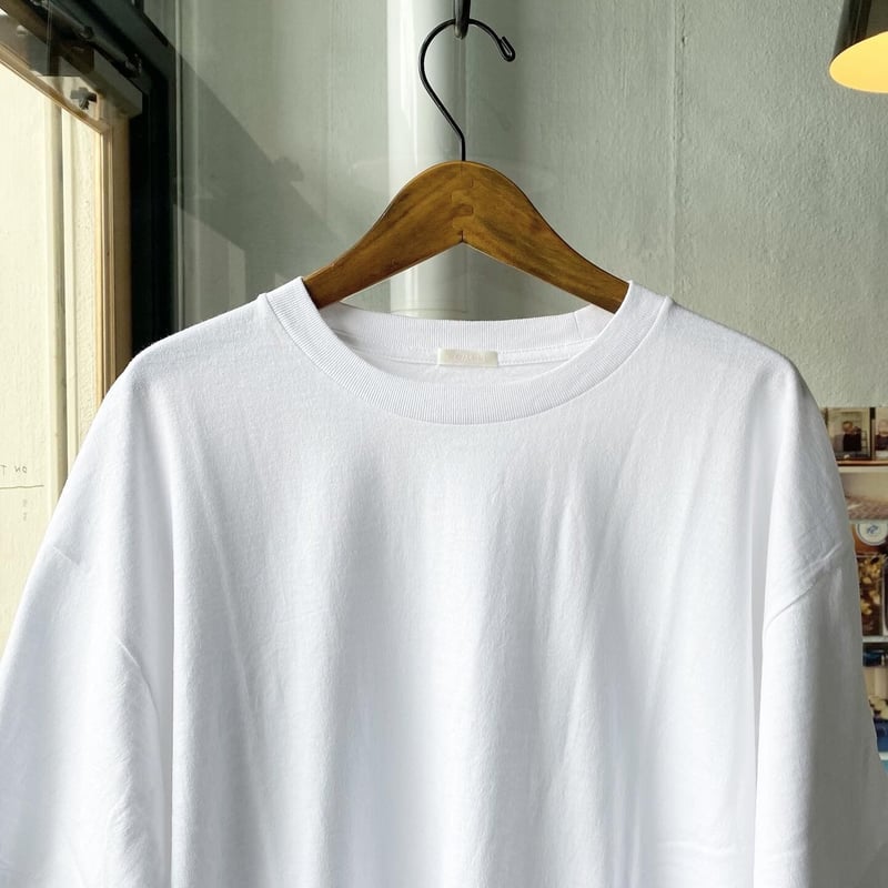 COMOLI 空紡天竺 半袖Tシャツ | Less Higashikawa COMOLI 空紡天竺 半袖Tシャツ | Less Higashikawa