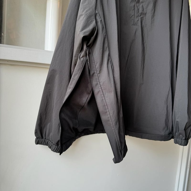 ssstein WINDPROOF NYLON HOODED PULLOVER | Les