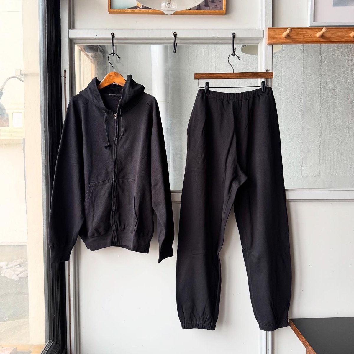 COMOLI LWコットン裏毛 ジップパーカ | Less Higashikawa COMOLI LWコットン裏毛 ジップパーカ | Less Higashikawa