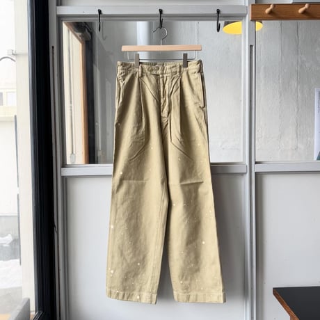 AURALEE　GARMENT-DYED FINX LIGHT CHINO ONE-TUCK WIDE PANTS