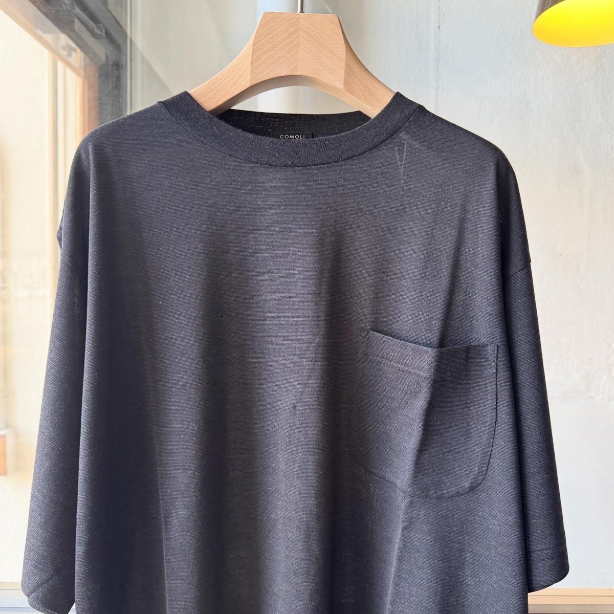 COMOLI サマーウール 半袖Tシャツ | Less Higashikawa