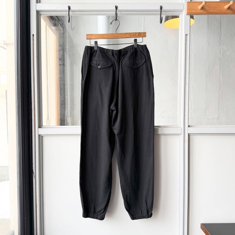 COMOLI シルクネップ ドローストリングパンツ | Less Higashikawa COMOLI シルクネップ ドローストリングパンツ | Less Higashikawa